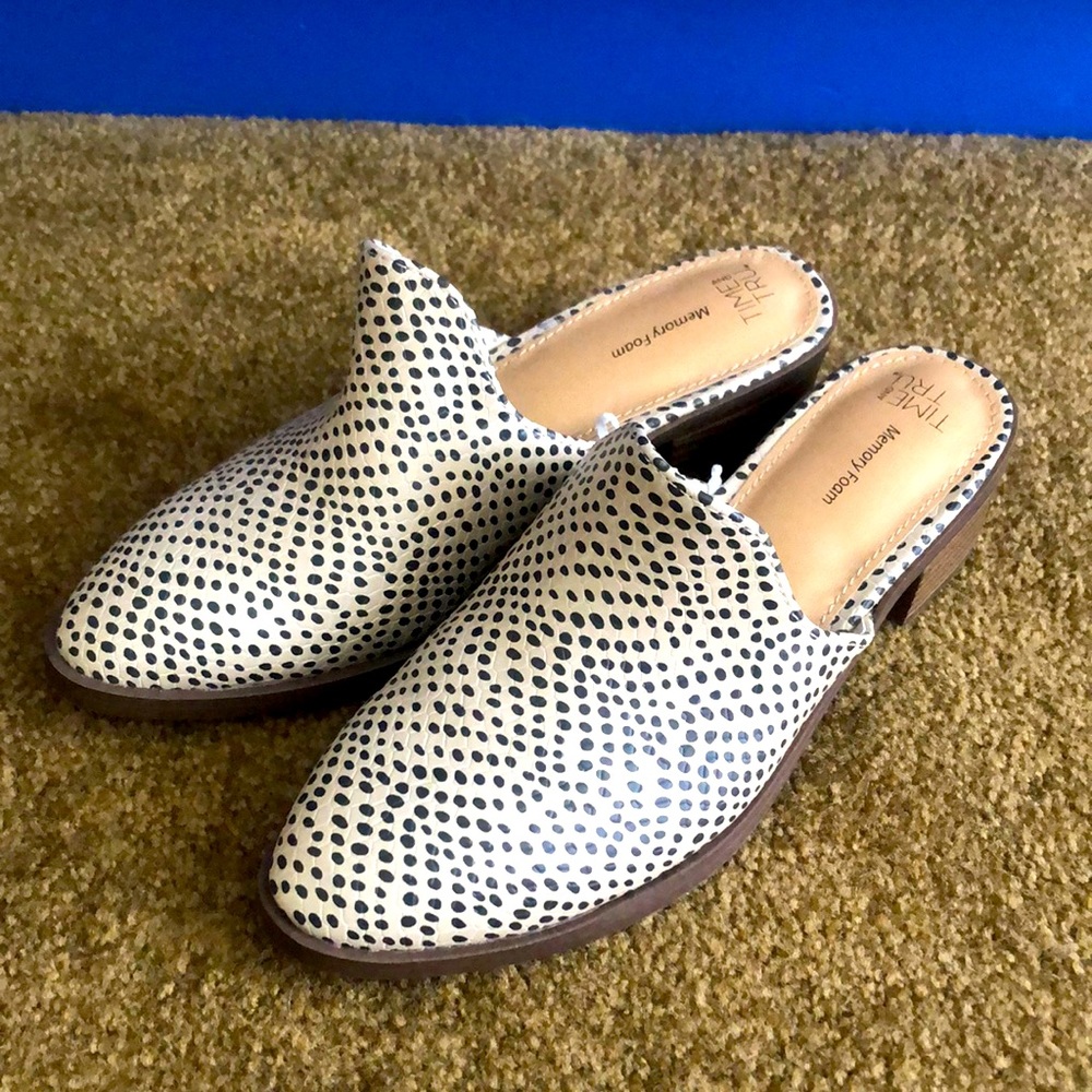 Cute slip on flats with great design